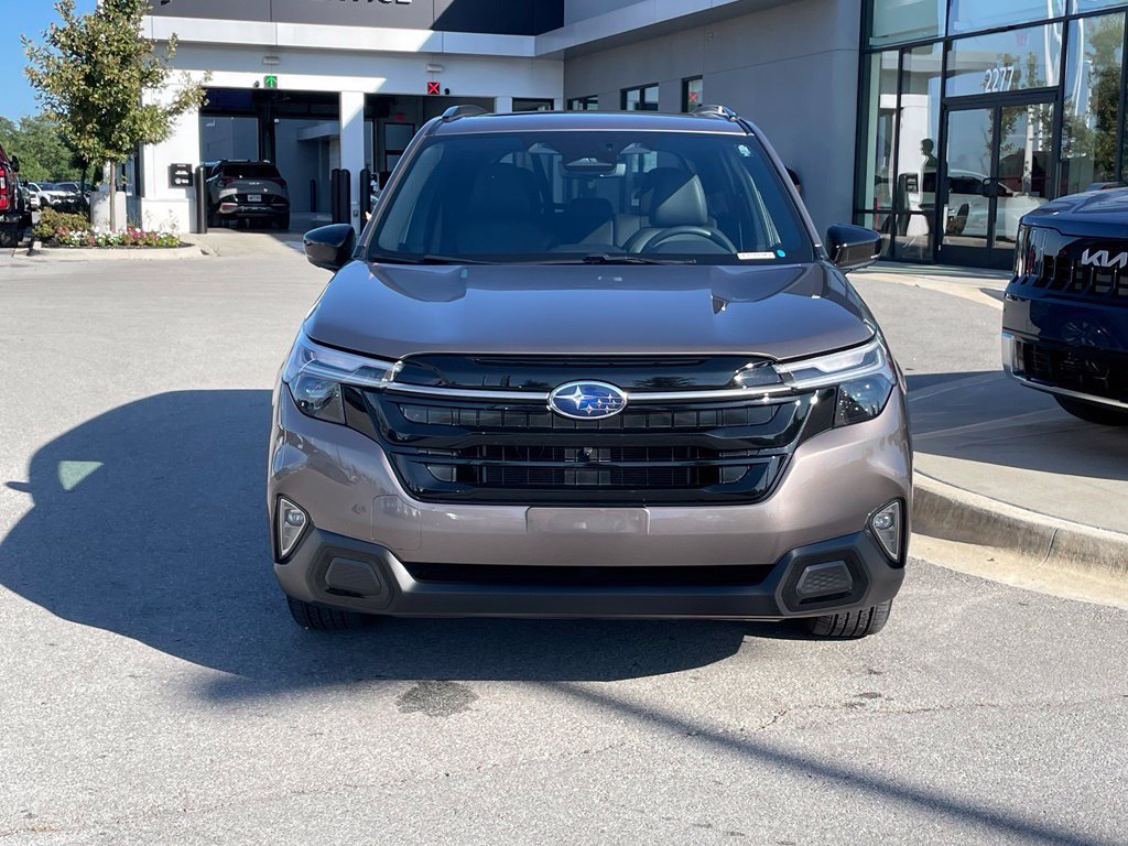 Used 2025 Subaru Forester Touring AWD/4WD image 2