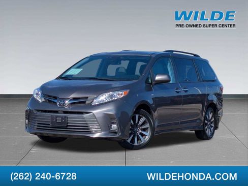 Used 2019 Toyota Sienna XLE w/ Carpet Mat Package image 1