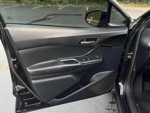 Used 2018 Toyota C-HR XLE FWD image 10