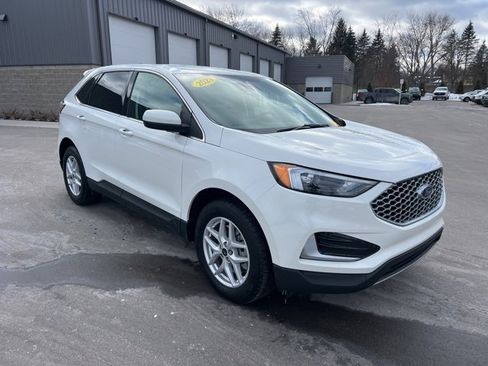 Used 2023 Ford Edge SEL image 3