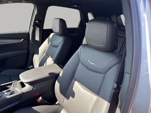 New 2025 Cadillac XT5 Luxury image 23
