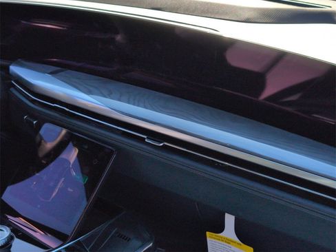 Used 2025 Cadillac Escalade IQ Luxury 2 image 33