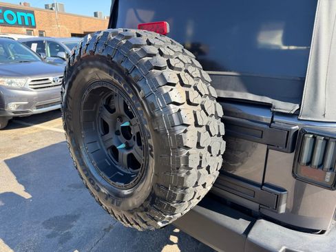 Used 2018 Jeep Wrangler Unlimited Sport S AWD/4WD image 33