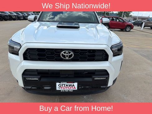 Used 2025 Toyota 4Runner TRD Sport AWD/4WD image 3