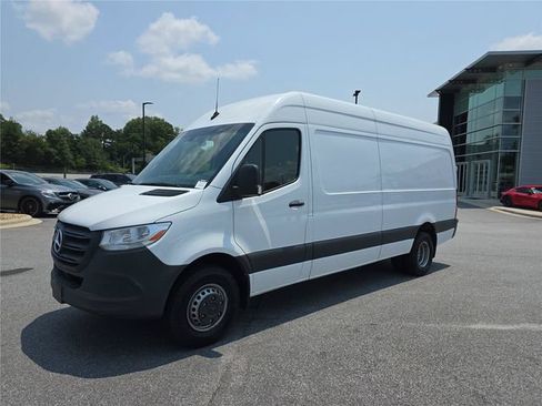 Used 2022 Mercedes-Benz Sprinter 3500 image 9
