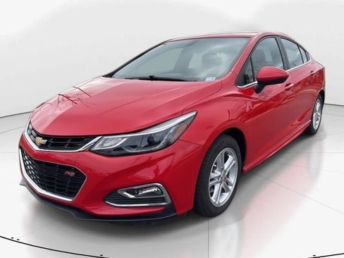Used 2018 Chevrolet Cruze LT w/ Convenience Package image 1