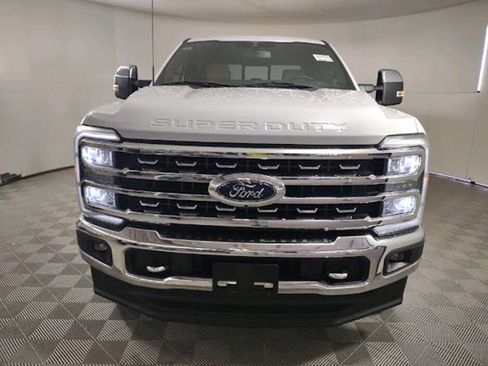 Used 2023 Ford F250 Lariat w/ Chrome Package image 2