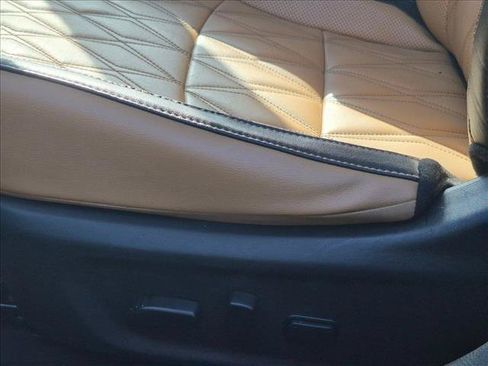 Used 2022 Nissan Sentra SV w/ SV Premium Package FWD image 4