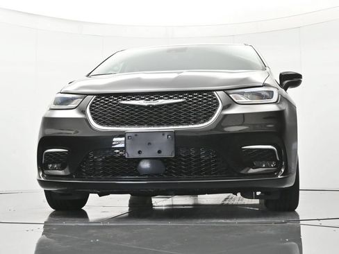 Used 2023 Chrysler Pacifica Touring-L FWD image 37