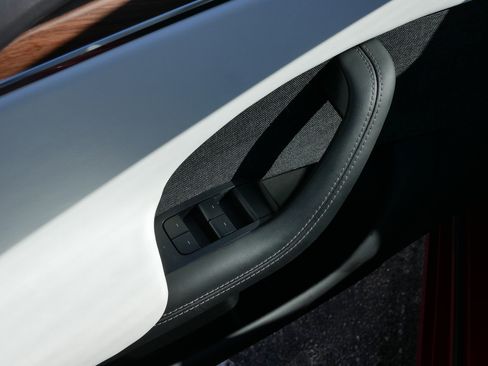 Used 2023 Tesla Model S image 19