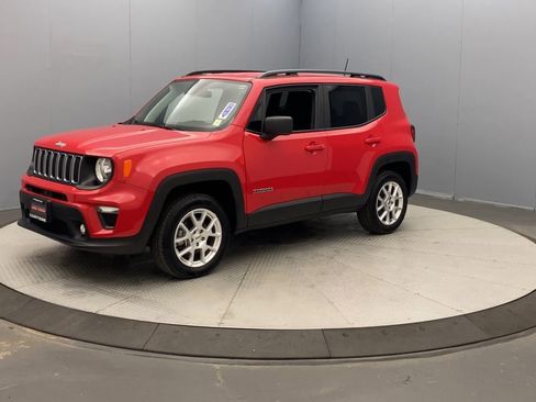 Used 2022 Jeep Renegade Latitude AWD/4WD image 9