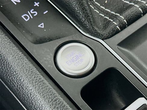 Used 2021 Volkswagen Atlas SE image 27