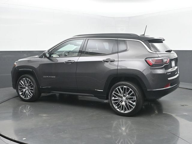 Used 2024 Jeep Compass Limited w/ Elite Group AWD/4WD image 3