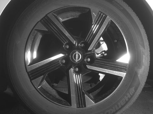 Used 2025 Nissan Sentra SV image 14