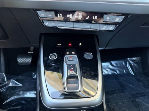 Used 2024 Audi Q4 e-tron Premium image 22