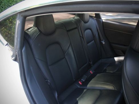 Used 2020 Tesla Model 3 Standard Range RWD image 35