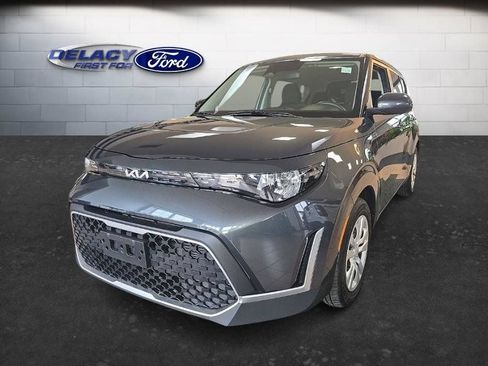 Used 2023 Kia Soul LX FWD image 1
