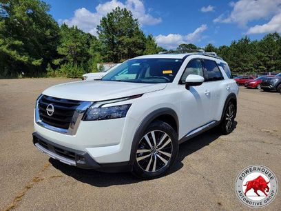 Used 2025 Nissan Pathfinder Platinum w/ Lighting Package (N92)