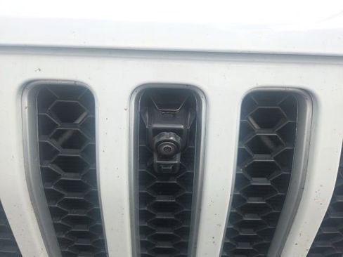 Used 2022 Jeep Gladiator Overland w/ LED Lighting Group AWD/4WD image 4