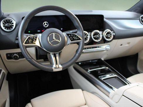 Used 2025 Mercedes-Benz GLA 250 4MATIC image 17