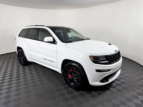 Used 2016 Jeep Grand Cherokee SRT image 5