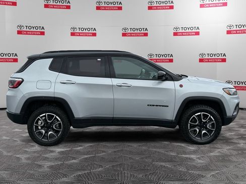 Used 2024 Jeep Compass Trailhawk AWD/4WD image 2