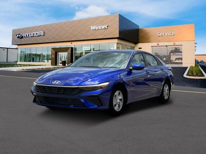 New 2025 Hyundai Elantra SE