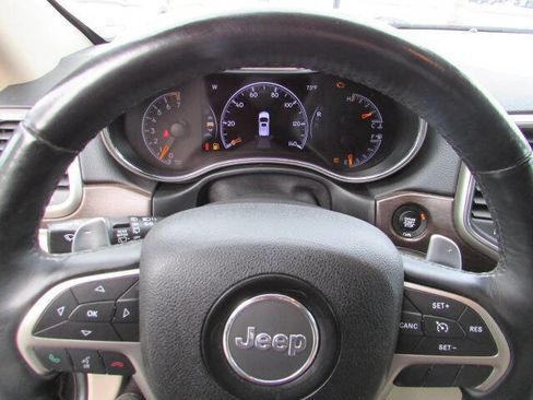 Used 2017 Jeep Grand Cherokee Limited AWD/4WD image 18