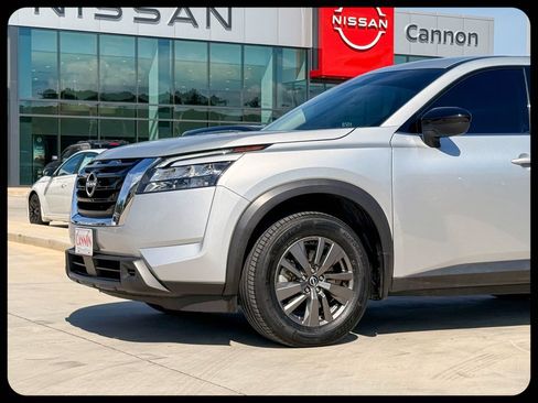Used 2024 Nissan Pathfinder S FWD image 2