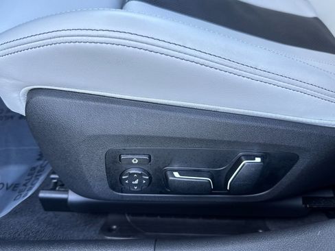 Used 2025 BMW M3 Sedan w/ Executive Package image 14