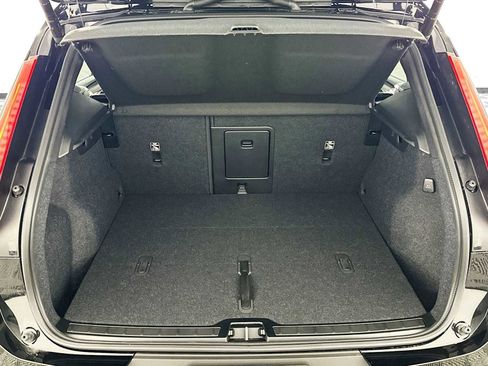 Used 2025 Volvo XC40 B5 Plus w/ Protection Package Premier image 22