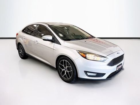 Used 2018 Ford Focus SEL FWD image 3