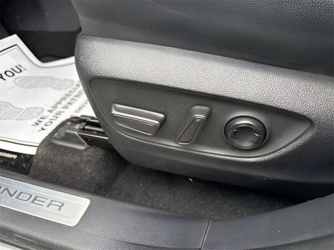 Used 2023 Toyota Highlander Limited image 26