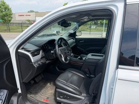 Used 2019 GMC Yukon XL SLT w/ Open Road Package AWD/4WD image 9