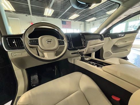Used 2019 Volvo XC60 T5 Momentum w/ Premium Package image 25