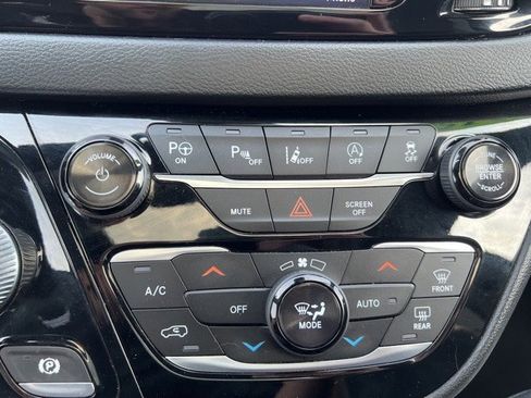 Certified 2019 Chrysler Pacifica Touring-L Plus w/ Advanced Safetytec Group image 27