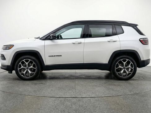 Used 2025 Jeep Compass Limited AWD/4WD image 5