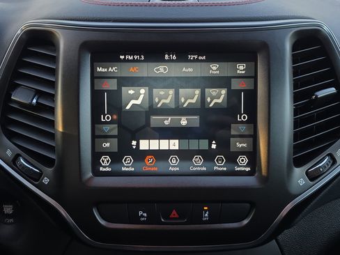 Used 2021 Jeep Cherokee Trailhawk AWD/4WD image 22