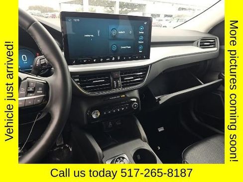 Used 2024 Ford Escape Platinum AWD/4WD image 4