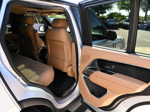 Used 2025 Land Rover Range Rover SE AWD/4WD image 43