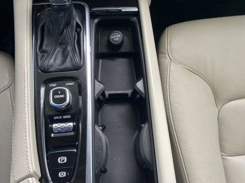Used 2017 Volvo XC90 T6 Momentum w/ Vision Package AWD/4WD image 26