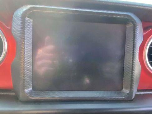 Used 2022 Jeep Wrangler Unlimited Rubicon w/ LED Lighting Group image 18