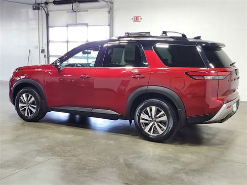 Used 2023 Nissan Pathfinder SL w/ Black Appearance Package image 6