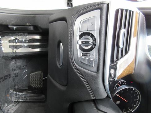 Used 2018 BMW 750i xDrive image 12