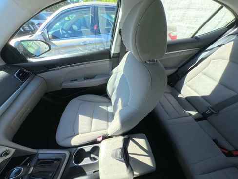 Used 2018 Hyundai Elantra SE FWD image 24