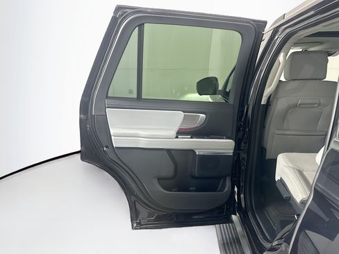 Used 2025 Ford Expedition Platinum AWD/4WD image 28