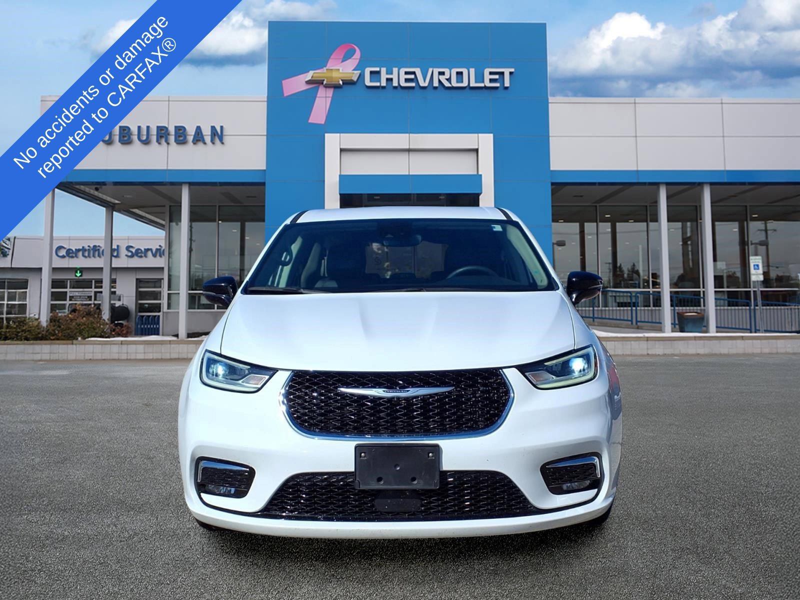 Used 2024 Chrysler Pacifica Limited FWD image 2