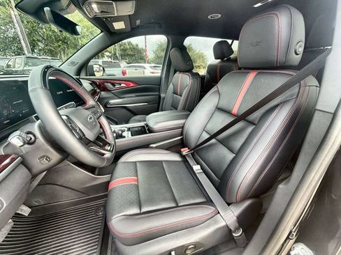 Certified 2026 Chevrolet Traverse RS w/ LPO, Floor Liner Package AWD/4WD image 18