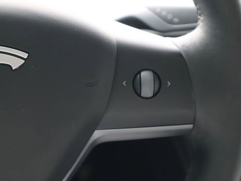 Used 2021 Tesla Model Y Performance image 12