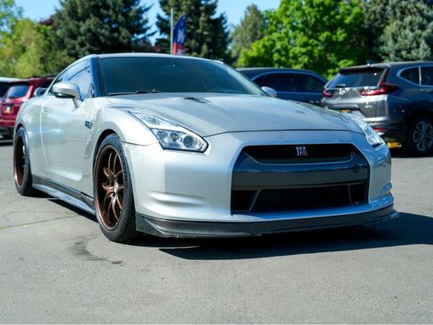 Used 2009 Nissan GT-R Premium AWD/4WD image 18